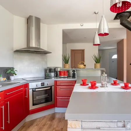 Guillamou Holiday home *